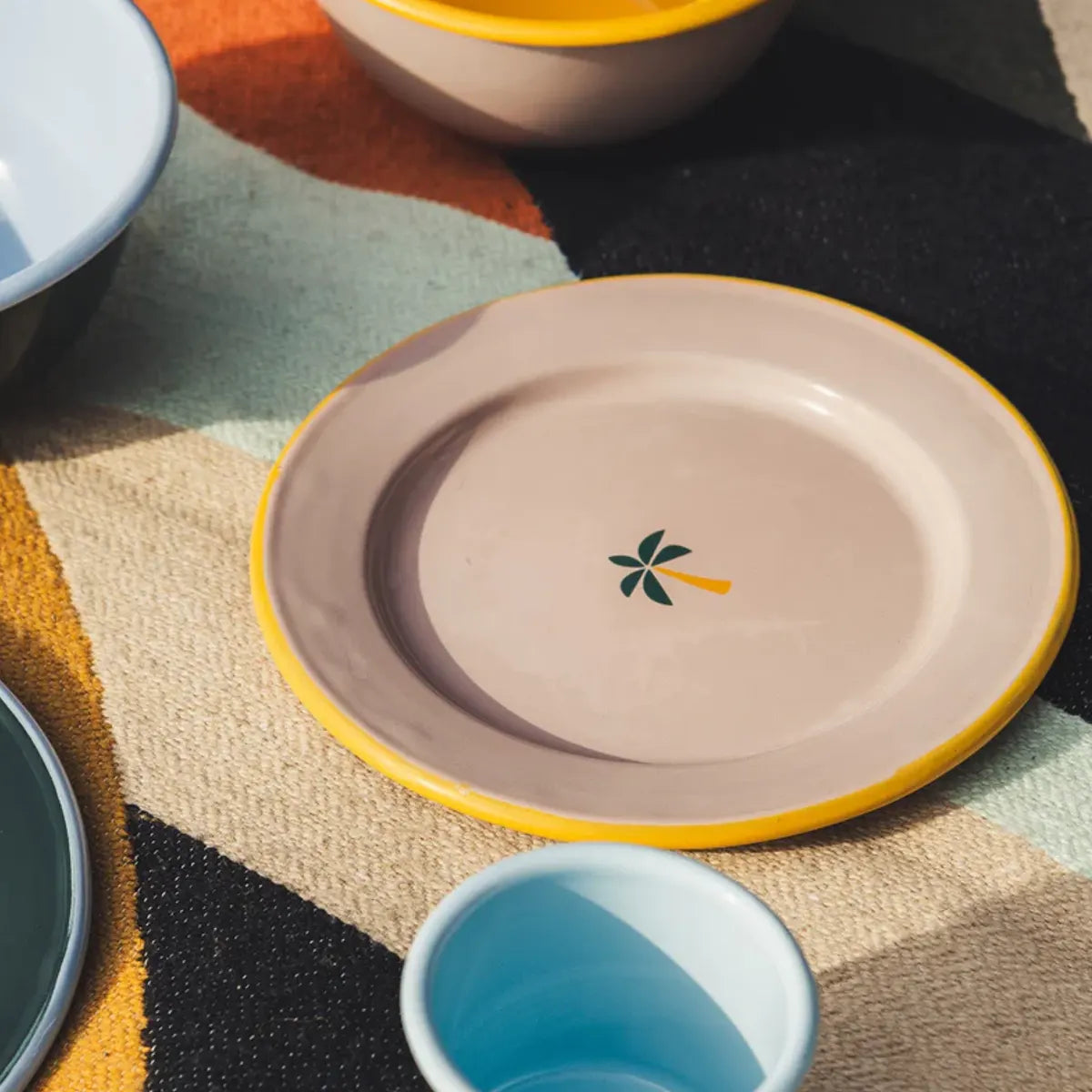 Casambu_Roadtyping_Vaisselle emaillee_Assiette email