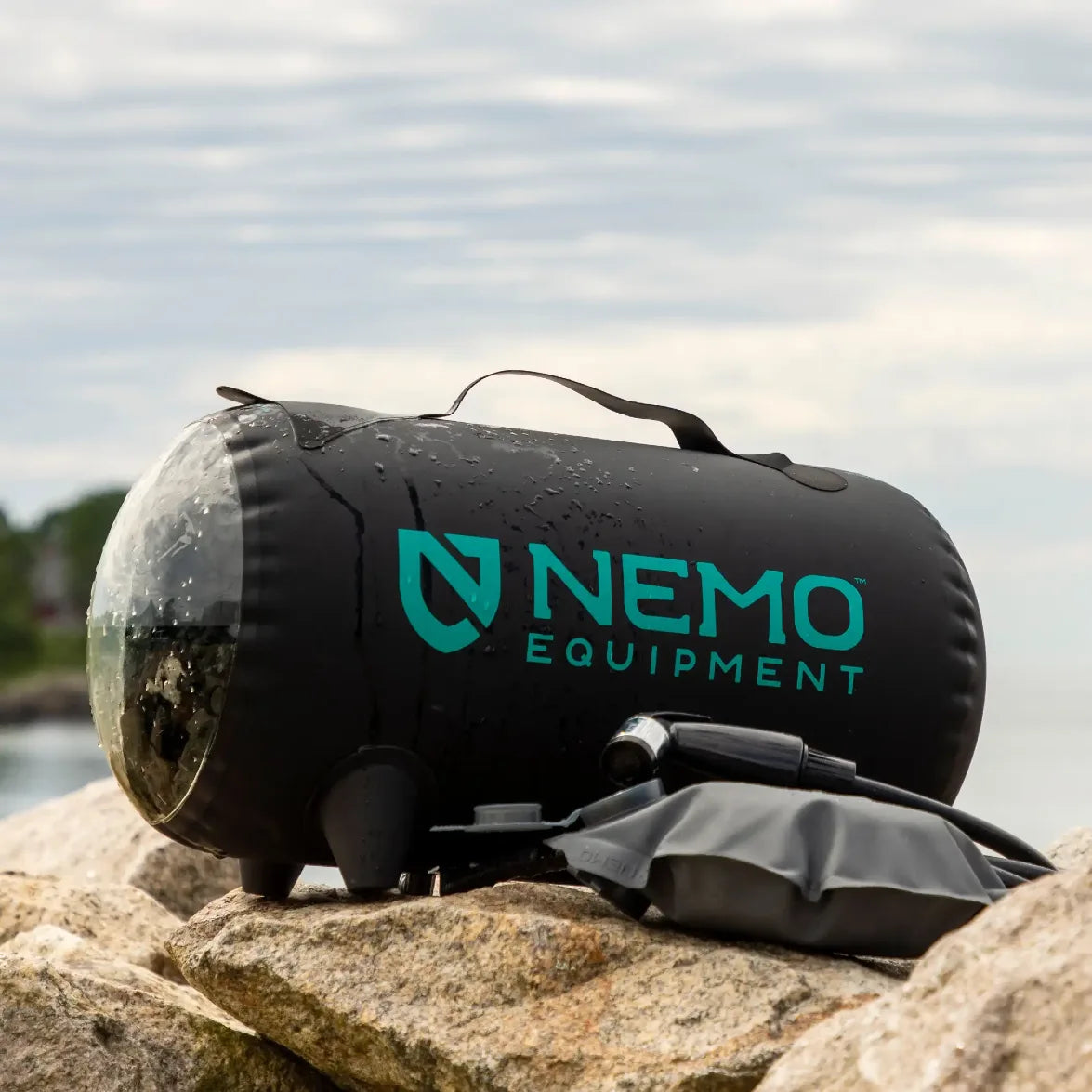 Douche solaire portative à pression-Helio-11L-noir-NEMO EQUIPMENT_4