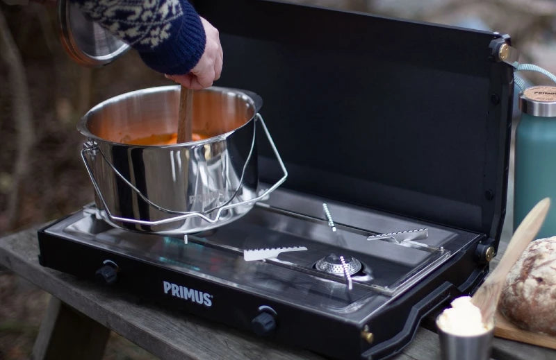 Cuisiner en van - Equipement et accessoires indispensables