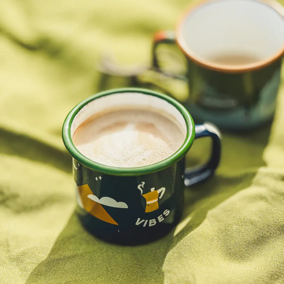 Roadtyping_Tasse_emaillee_CampVibes_2