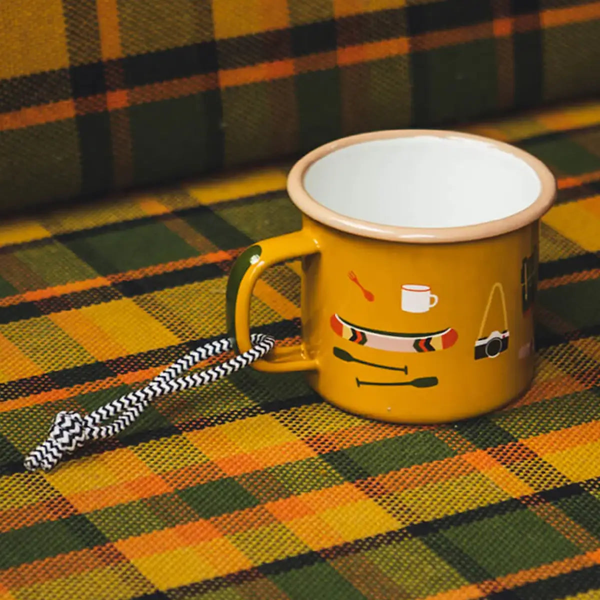 Roadtyping_Tasse_emaillee_Camp_Stuff_7